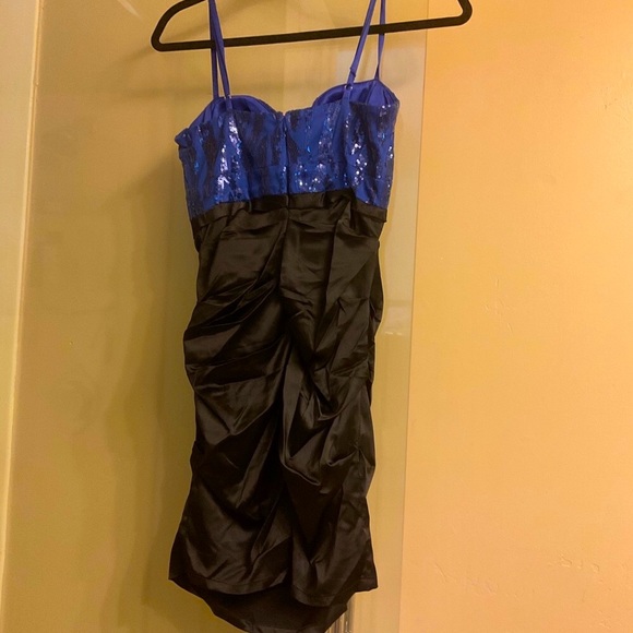 Formal Dress - Picture 3 of 5